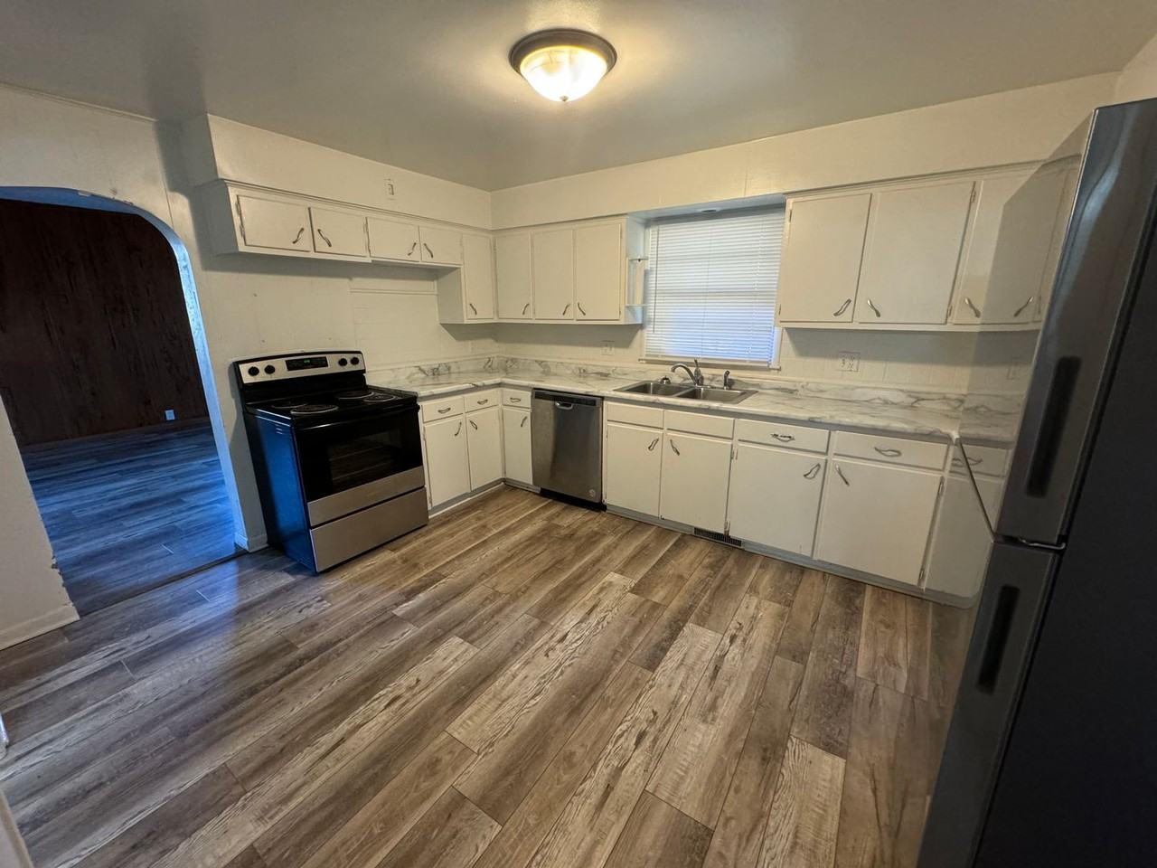 1524 24th Ave - Photo 3 of 21