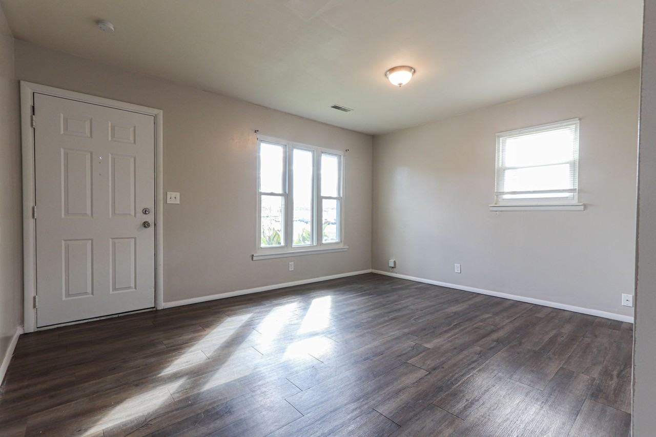 1734 S New York Ave - Photo 3 of 15