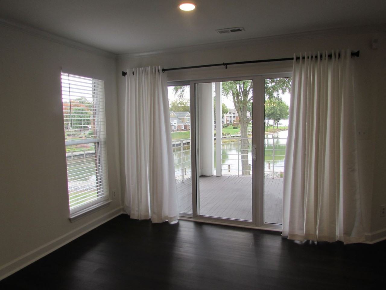 18627 Harborside Dr - Photo 3 of 33