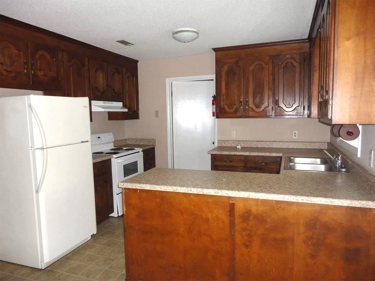 201 Pratt Dr - Photo 2 of 9