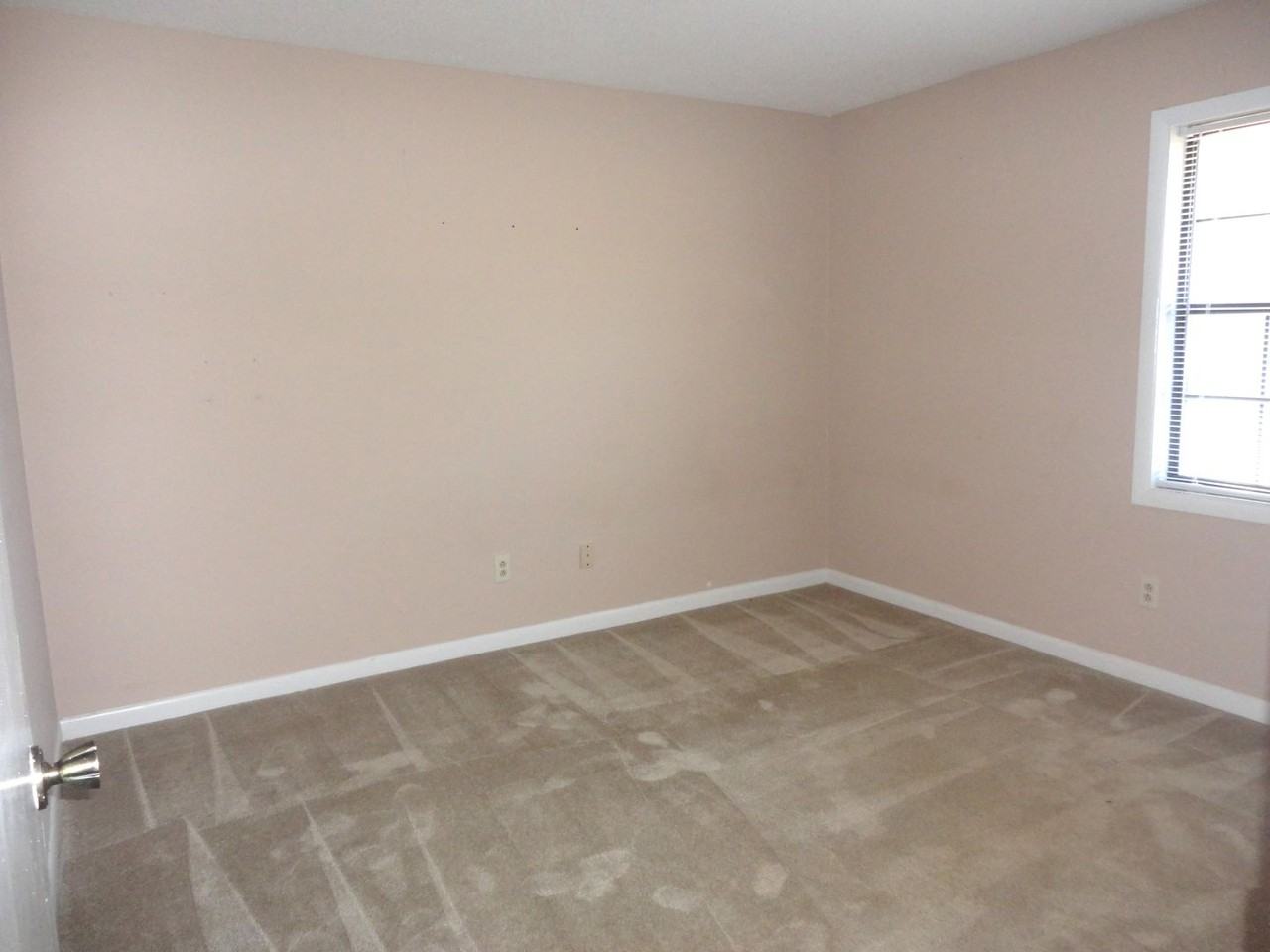 201 Pratt Dr - Photo 3 of 9