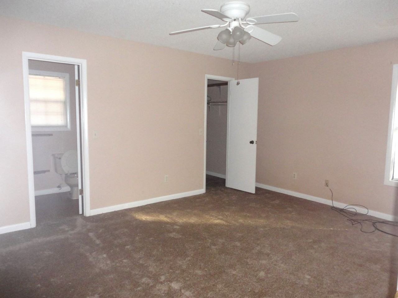 201 Pratt Dr - Photo 4 of 9