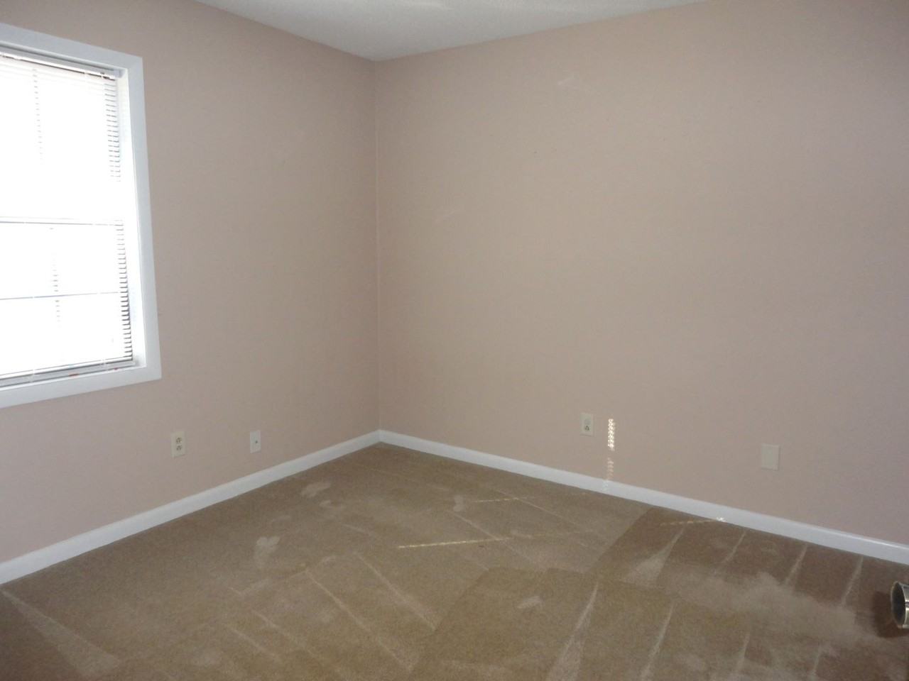 201 Pratt Dr - Photo 6 of 9