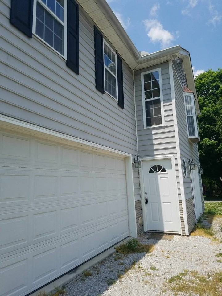 1200 S Spring St - Photo 2 of 28