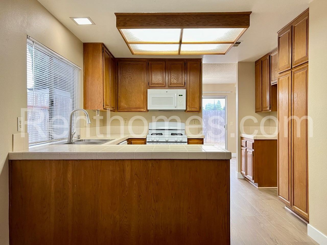 10594 Dabney Dr - Photo 6 of 24