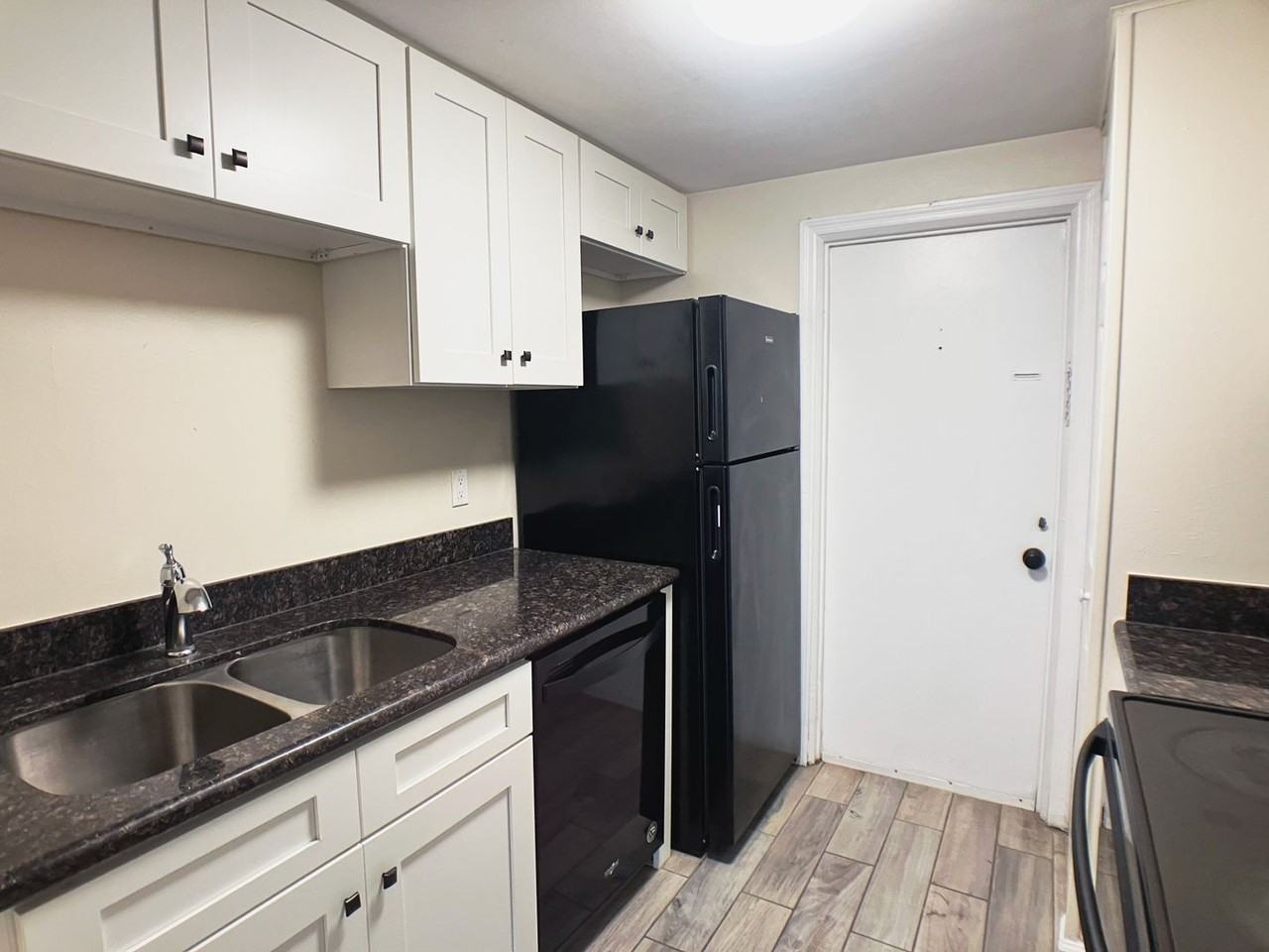 911 Sw 5th Ave - Photo 3 of 11