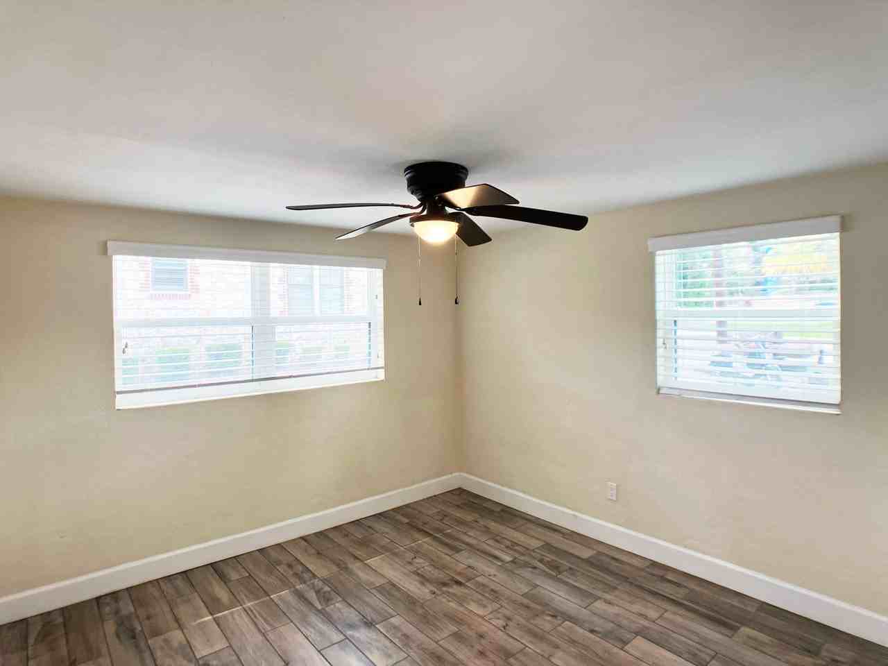 911 Sw 5th Ave - Photo 7 of 11