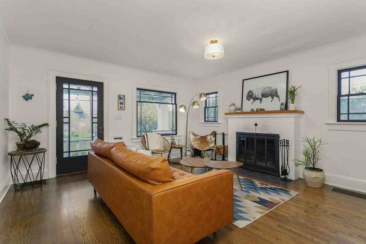 6162 E Burnside St - Photo 6 of 36
