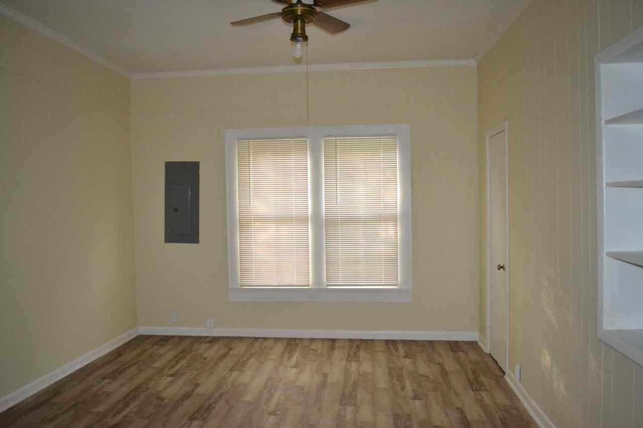 1315 Jane St - Photo 3 of 17