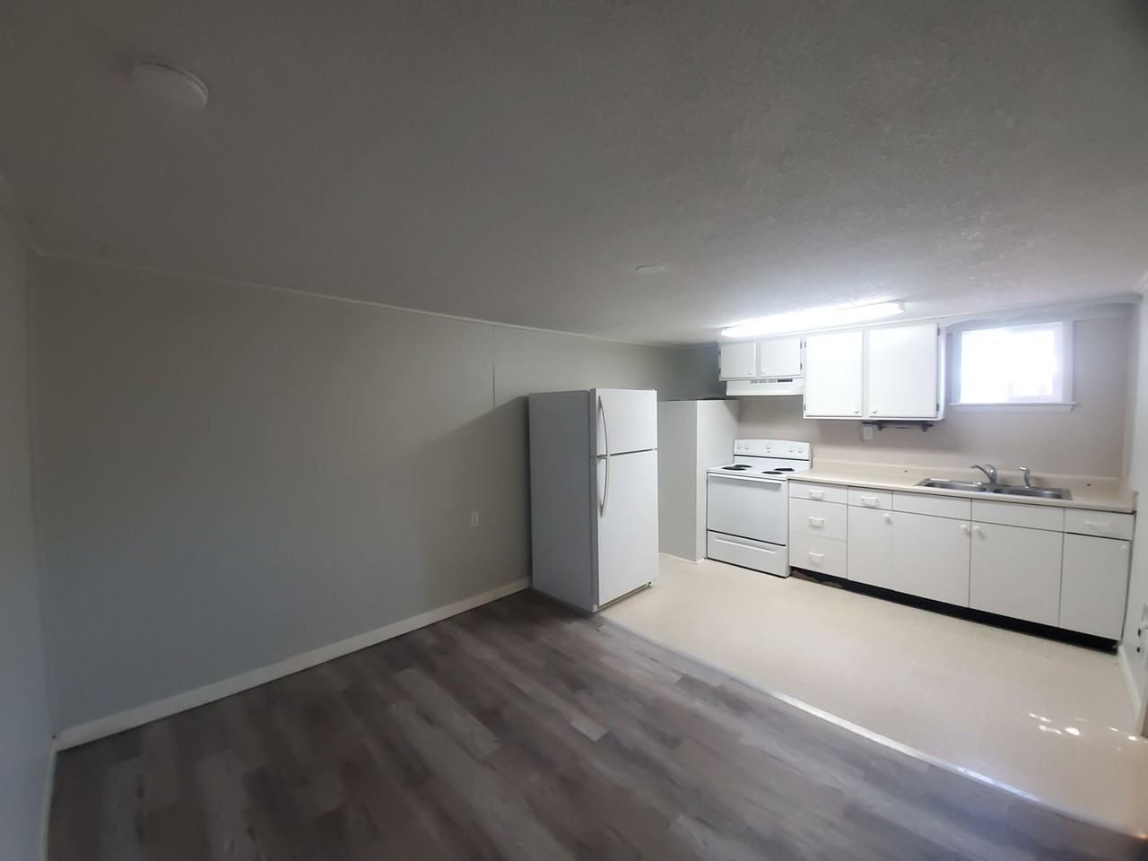 1117 E Lakeside Ave - Photo 2 of 11