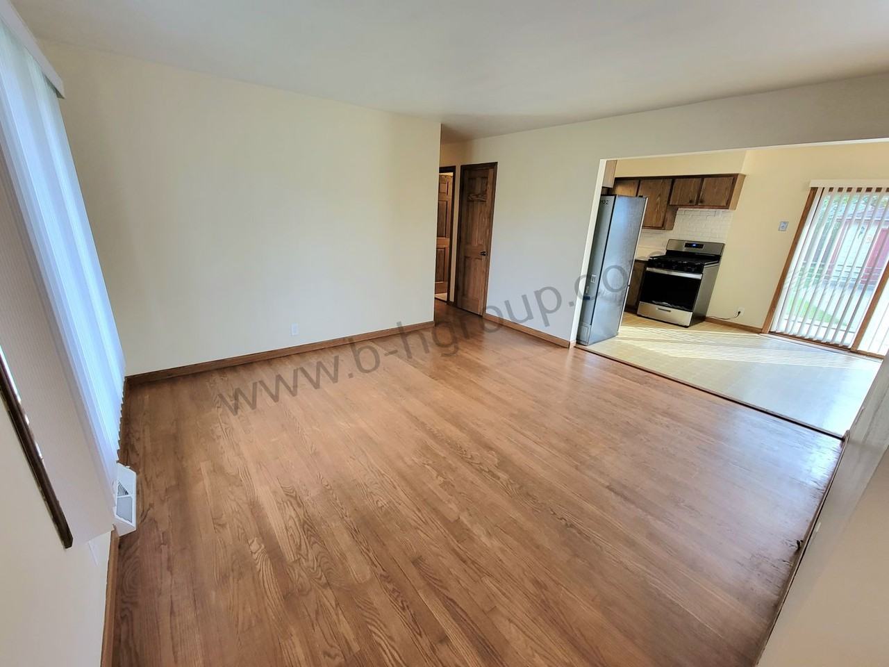 2743 84th St - Photo 4 of 33