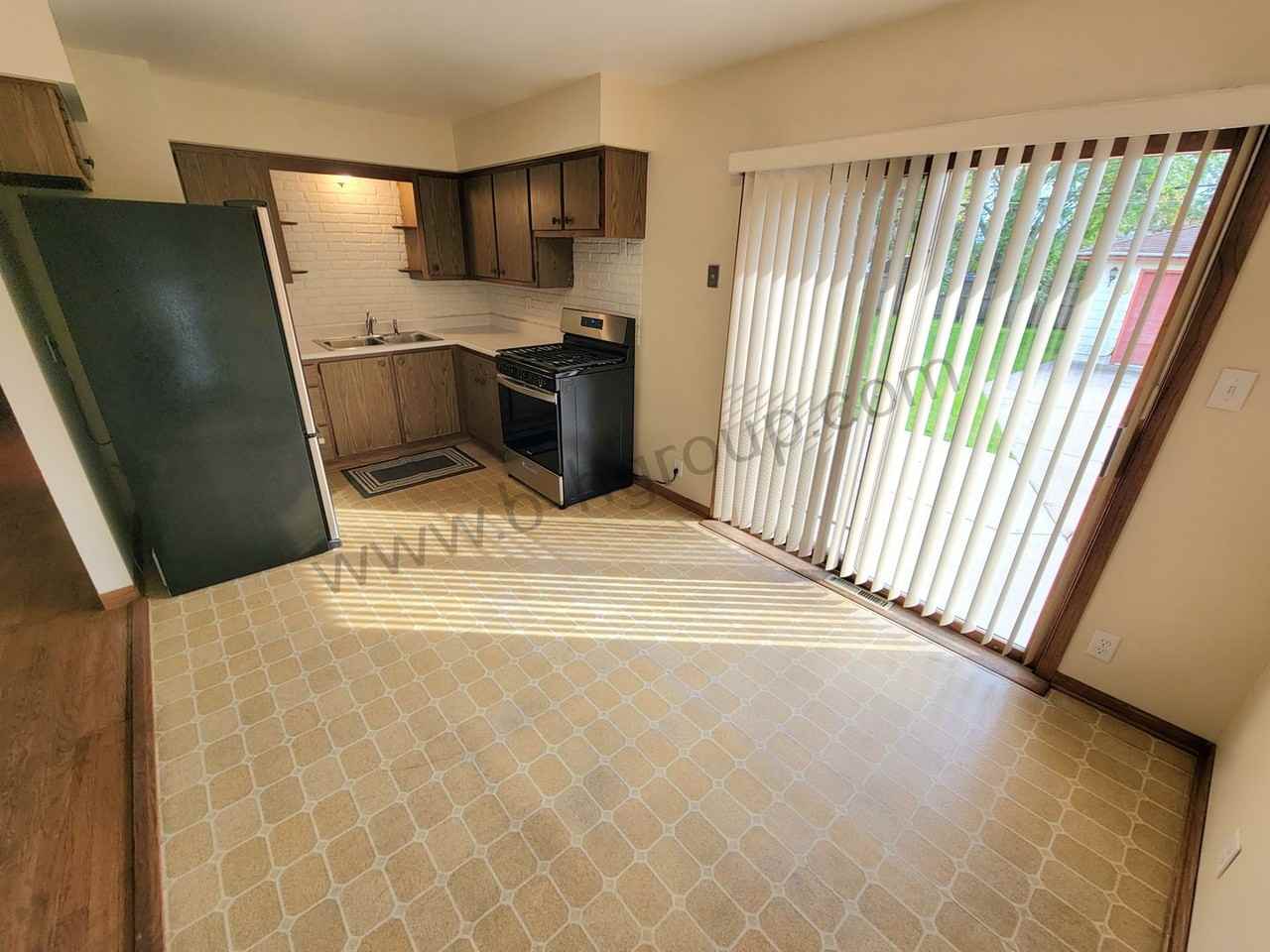 2743 84th St - Photo 5 of 33