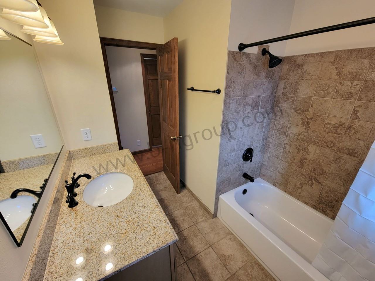 2743 84th St - Photo 6 of 33