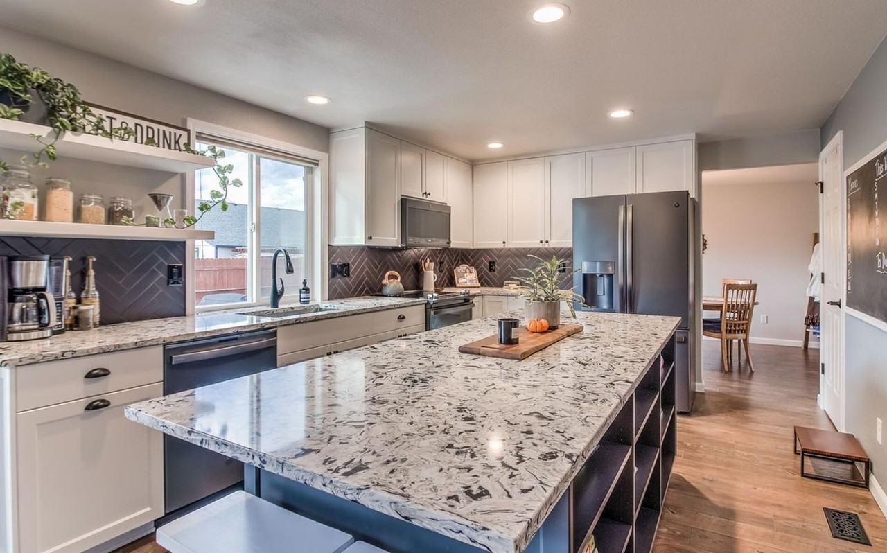 108 N Galena St - Photo 2 of 11