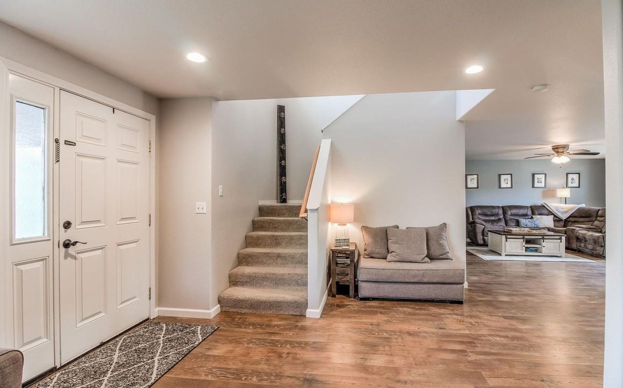 108 N Galena St - Photo 3 of 11