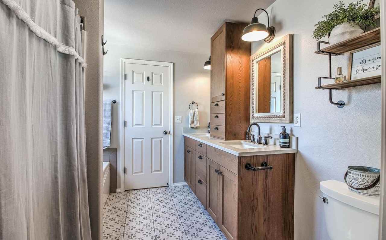 108 N Galena St - Photo 7 of 11