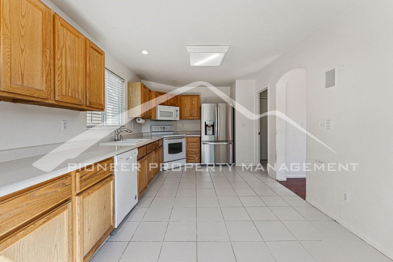 6360 E 121st Dr - Photo 7 of 23