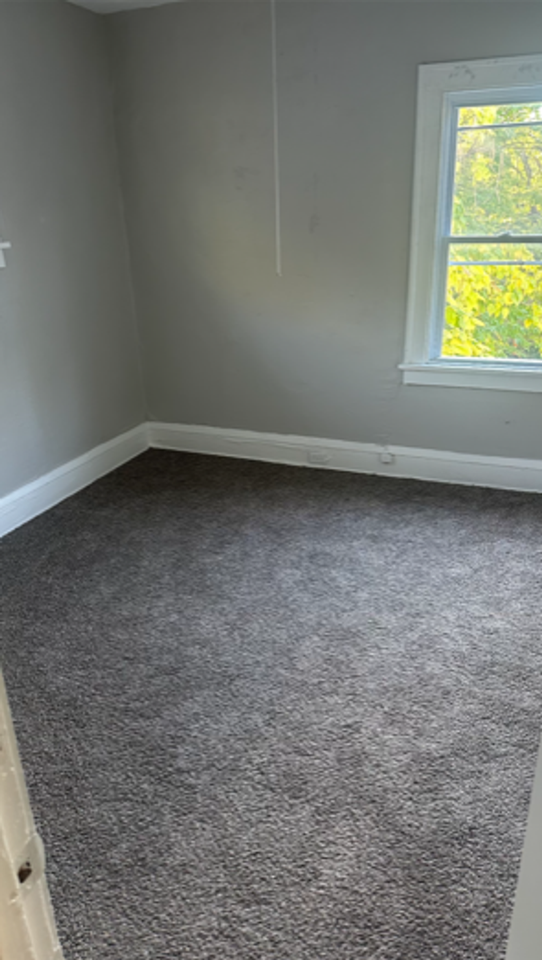 4056 E 136 ST CLEVELAND, OH. 44105 - Photo 2 of 10