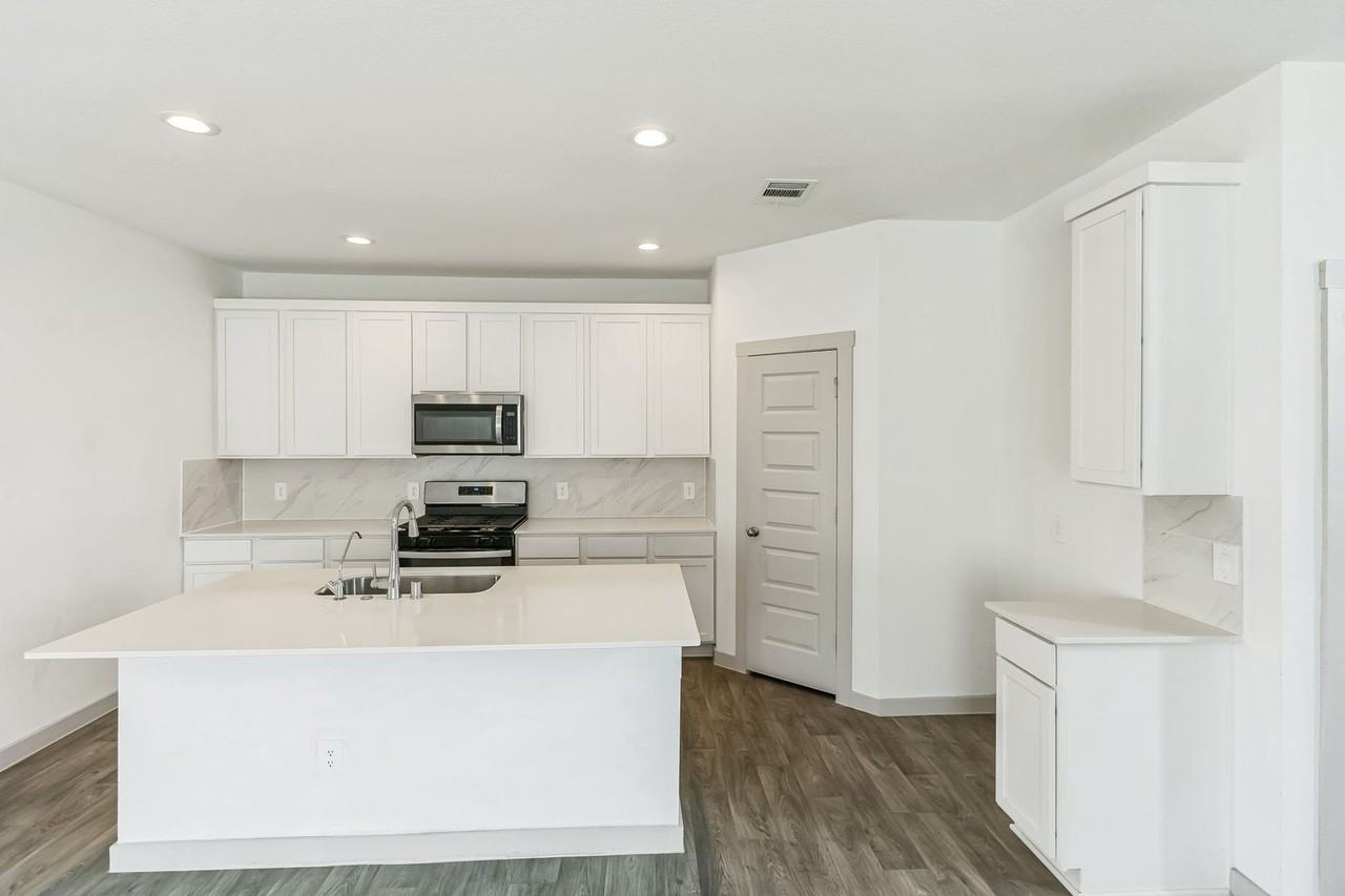14415 Sweet Water Dr - Photo 4 of 24