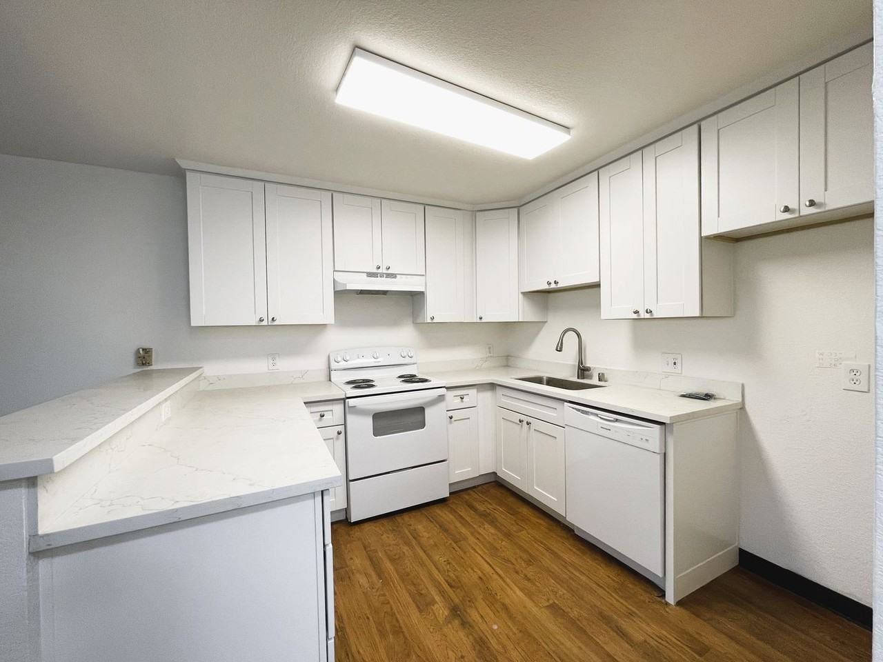 621 Hermes Ct - Photo 4 of 17