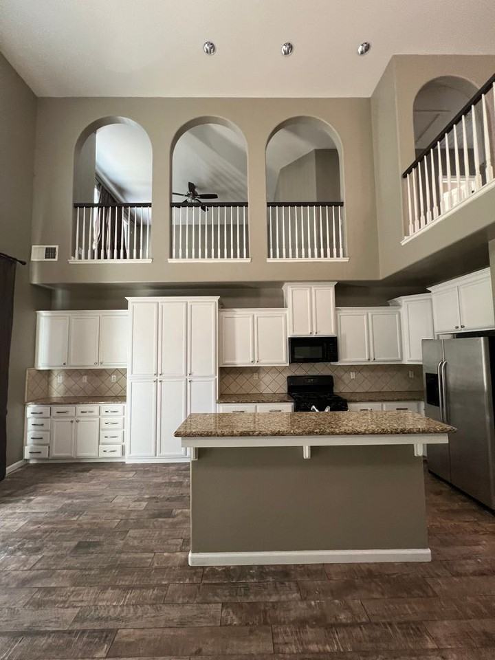 3156 N Applegate Ave - Photo 6 of 21