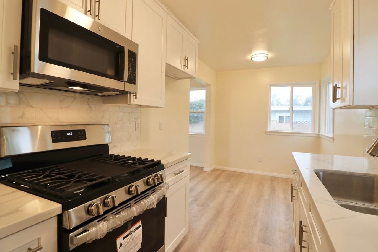 207 Wolff St - Photo 2 of 8