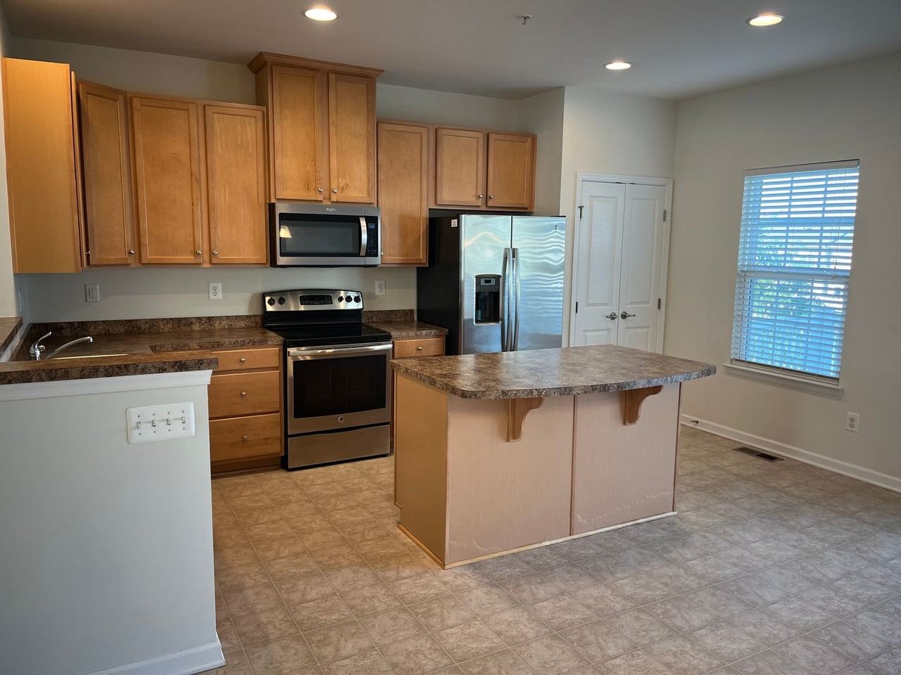 1253 Elderslie Ln - Photo 7 of 50