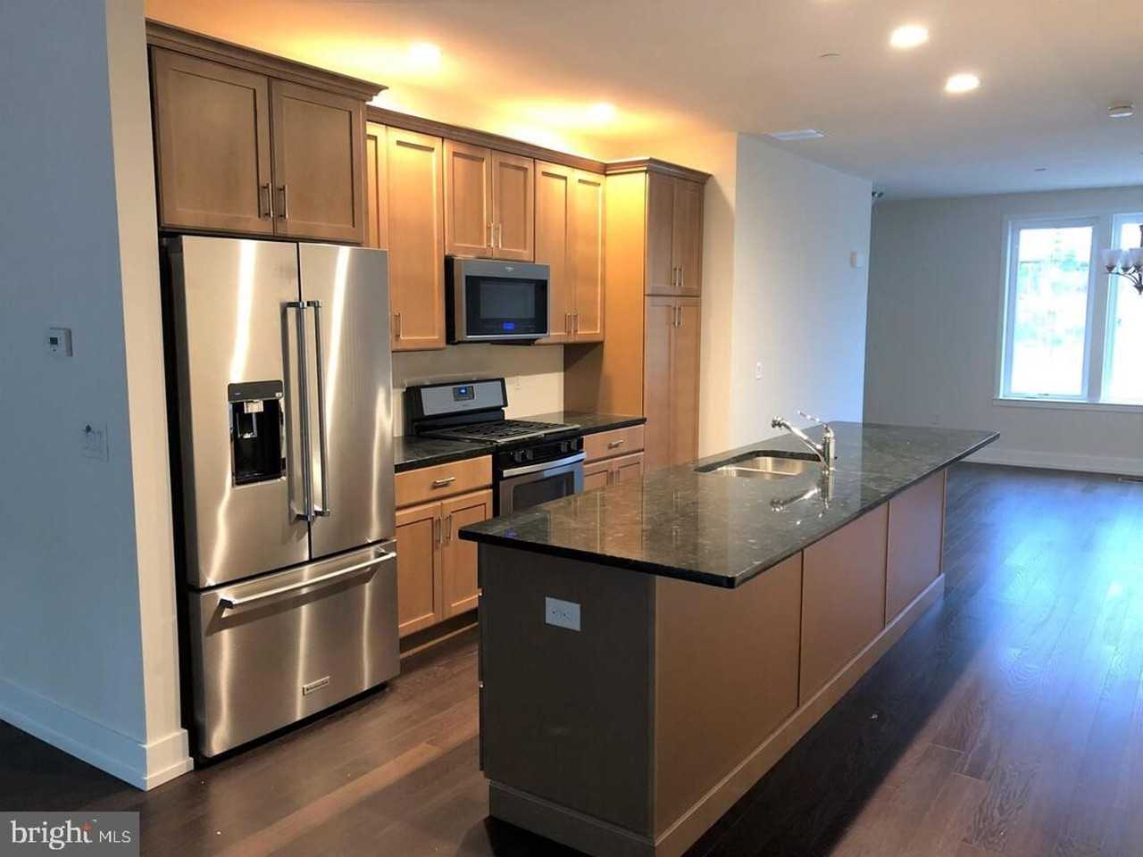 805 Lakeview Ct - Photo 2 of 42