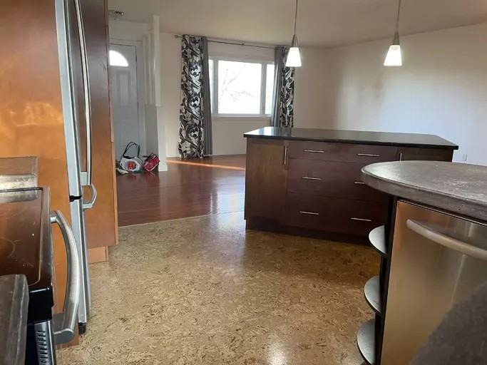 312 Morgan Cres - Photo 2 of 19