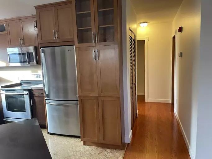 312 Morgan Cres - Photo 3 of 19