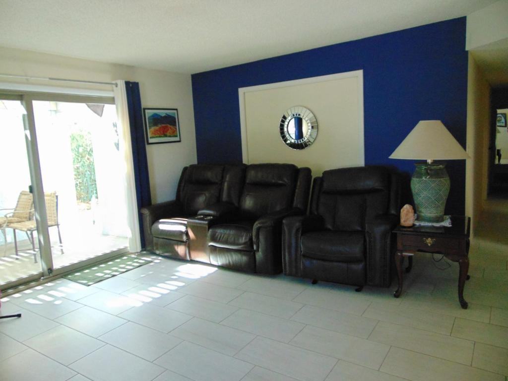 550 S Abrego Dr - Photo 2 of 13