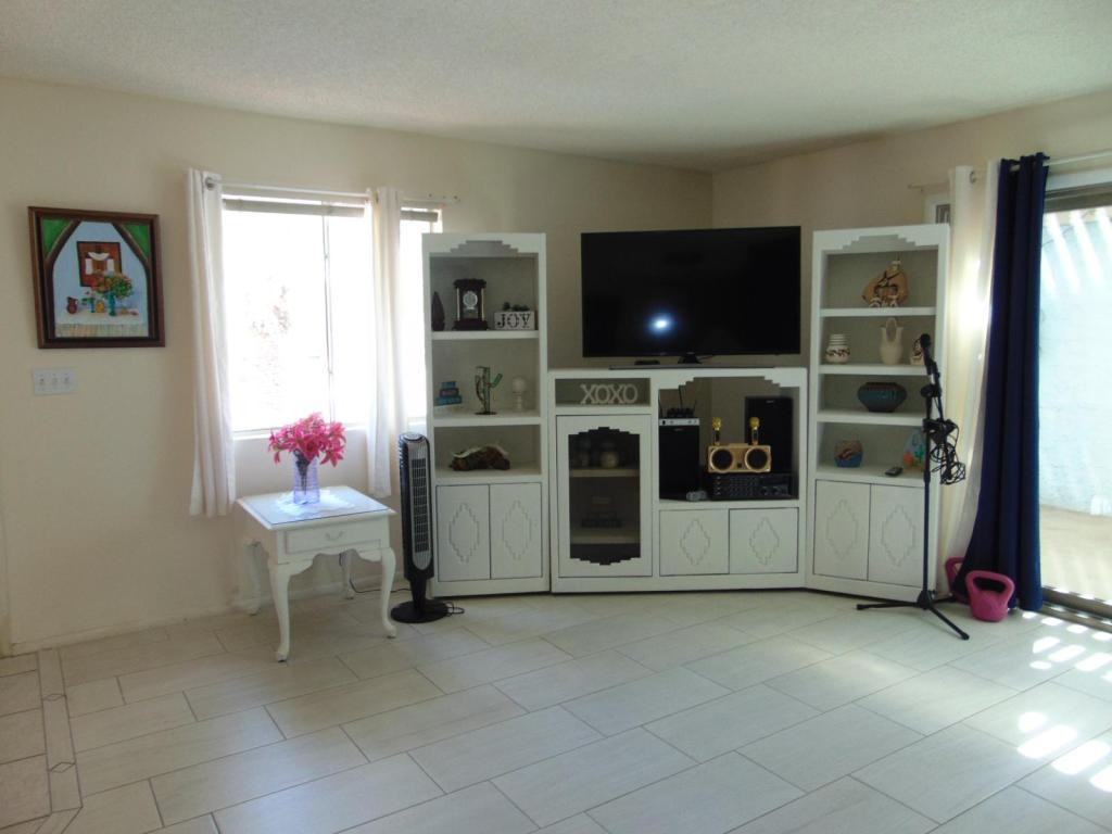 550 S Abrego Dr - Photo 3 of 13