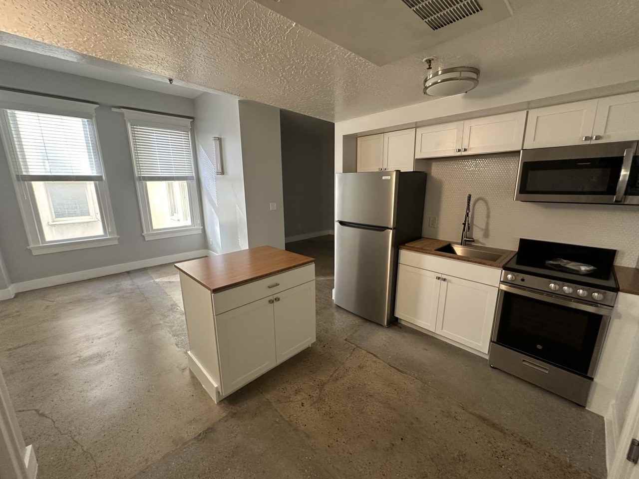 New Grand Apartments - Photo 2 of 44