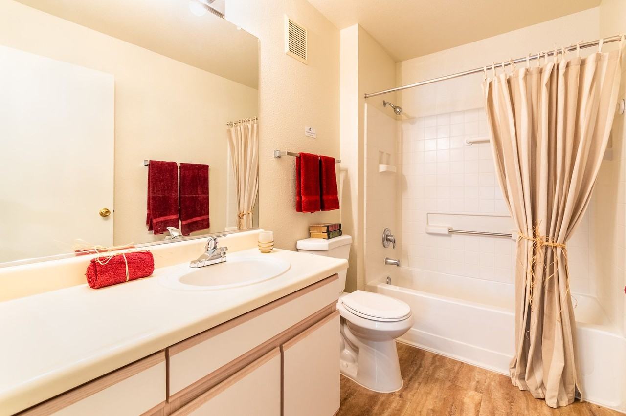 Enclave Apartments - Photo 5 of 34