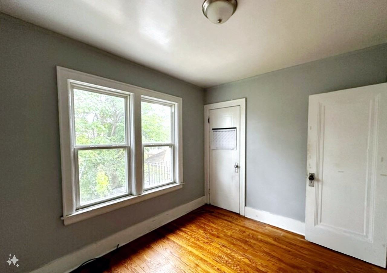 16196 Princeton St - Photo 3 of 8