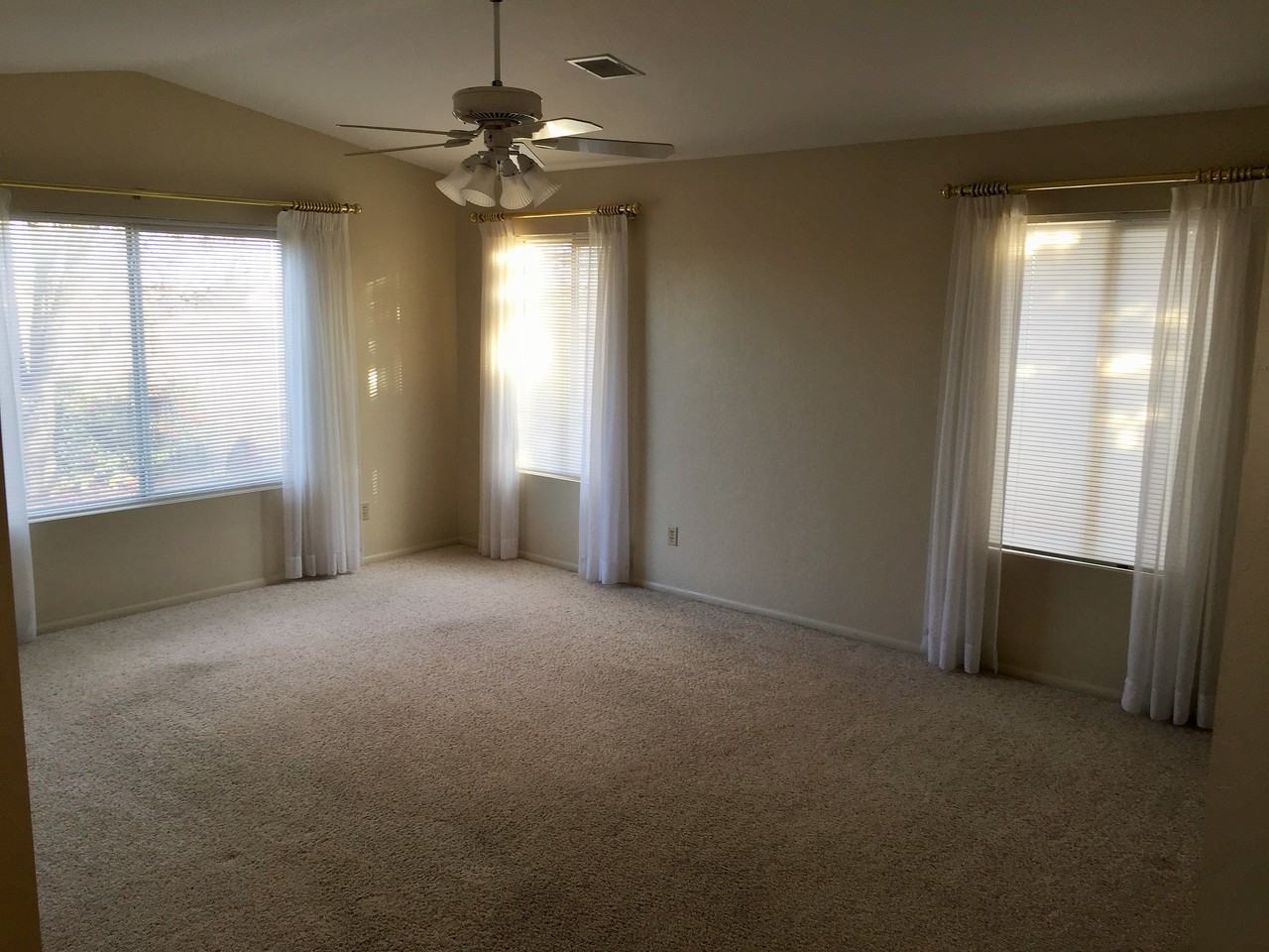 130 S Reed Rd - Photo 2 of 12