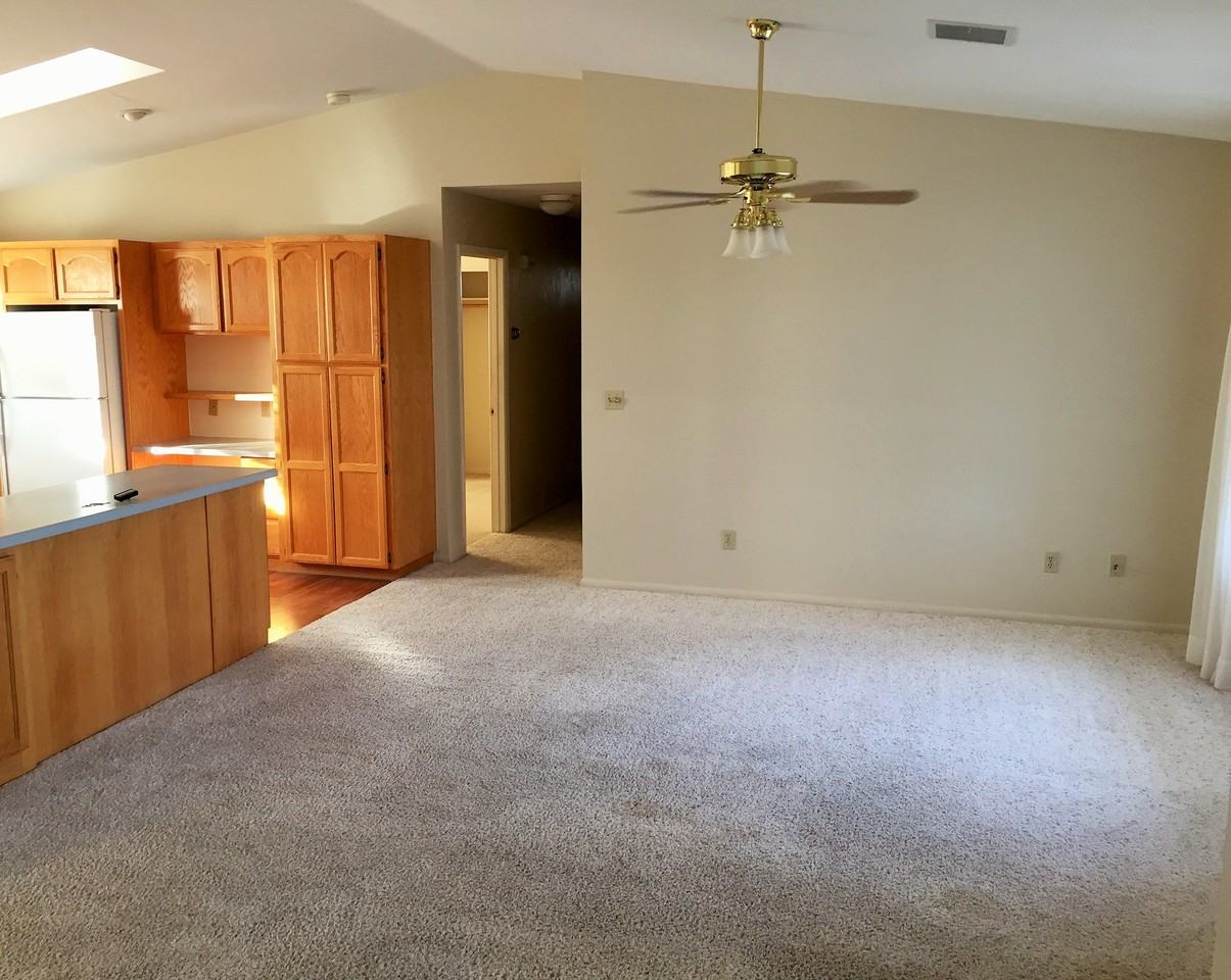 130 S Reed Rd - Photo 3 of 12