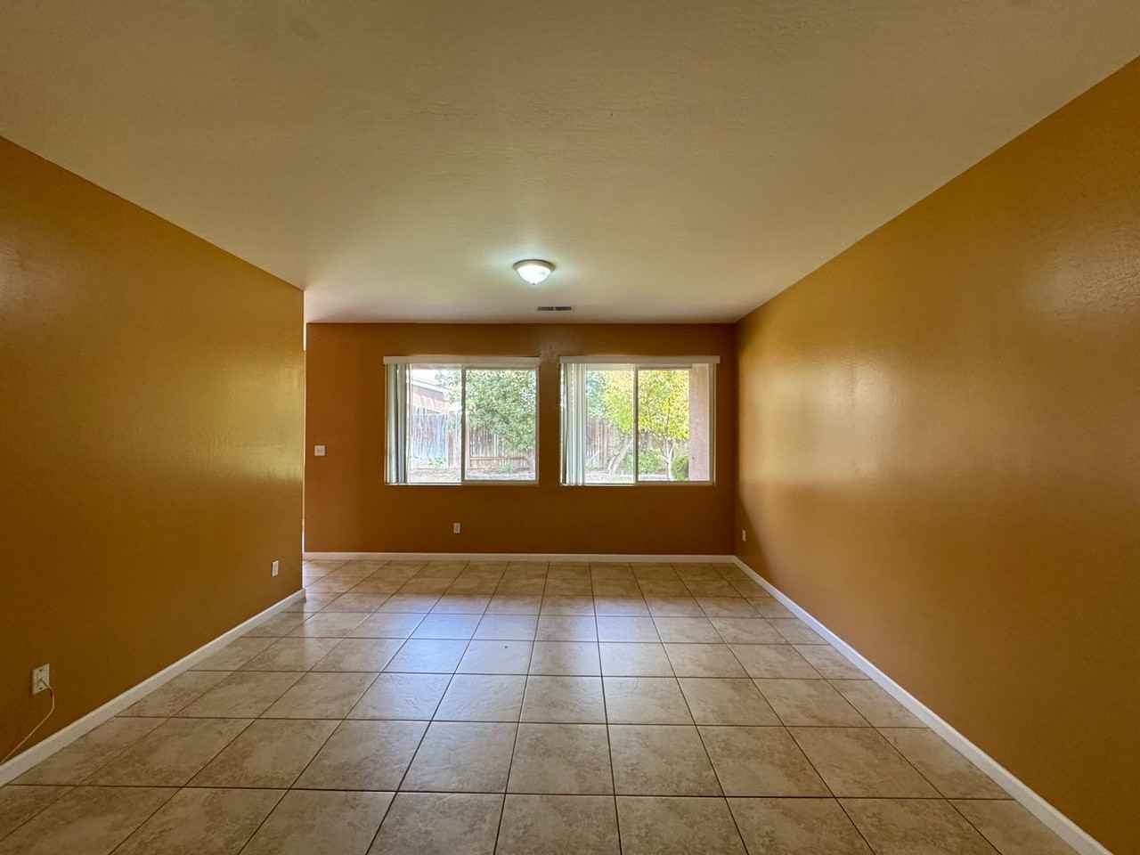 5306 Challenger Ave - Photo 5 of 17