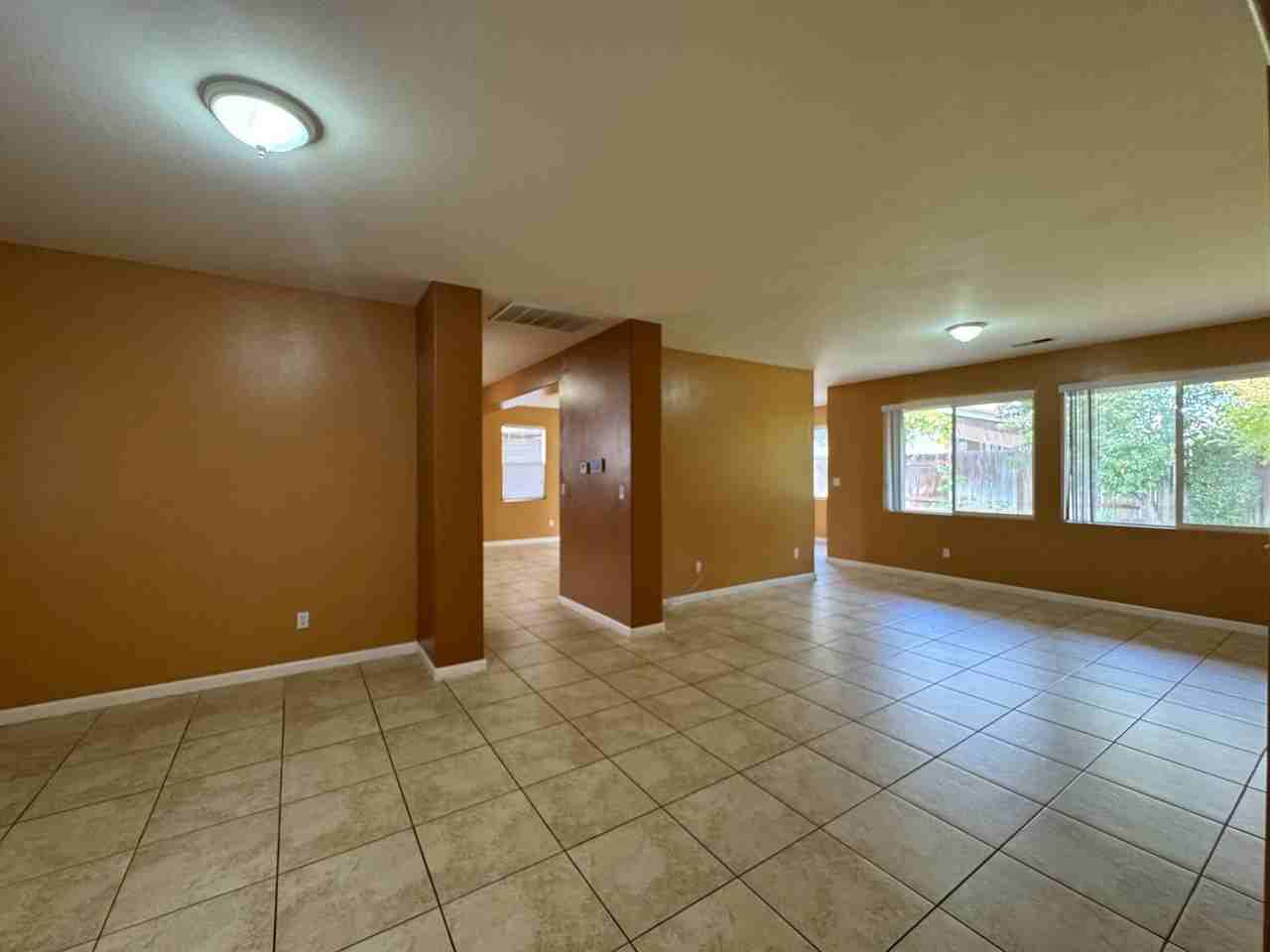 5306 Challenger Ave - Photo 6 of 17