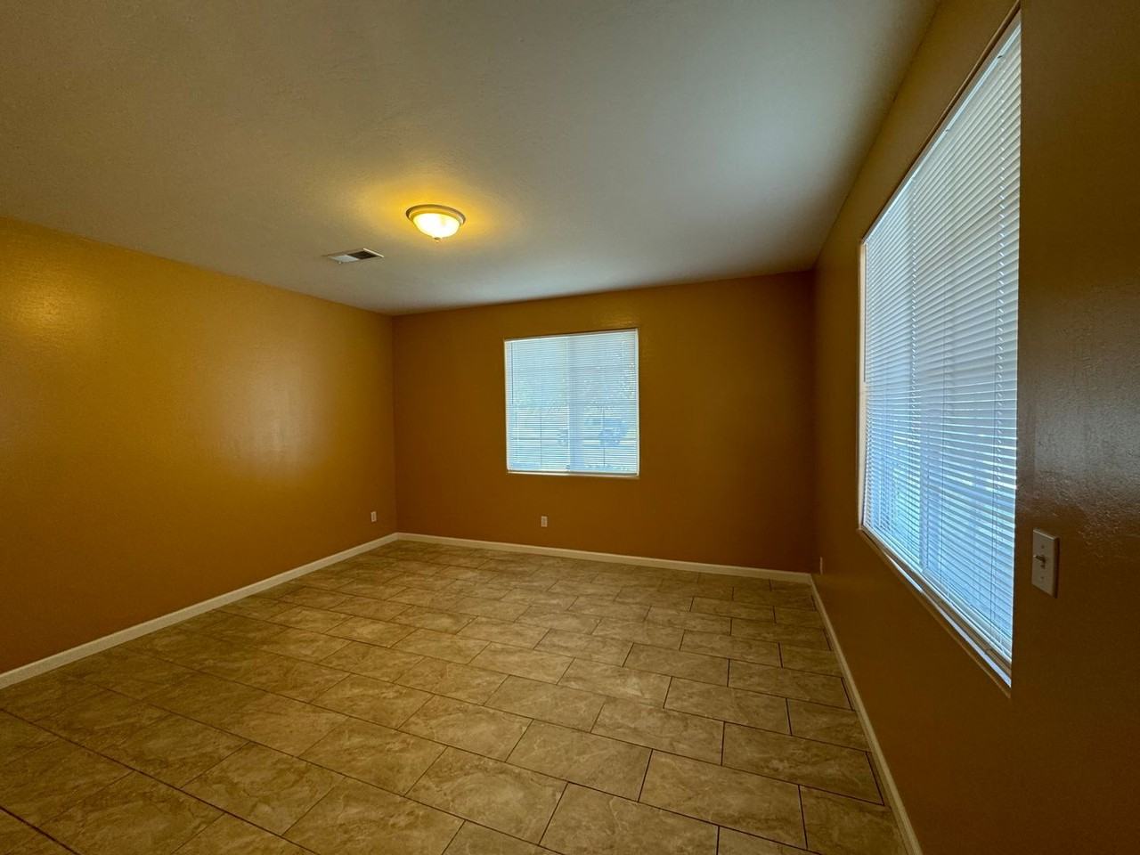 5306 Challenger Ave - Photo 7 of 17