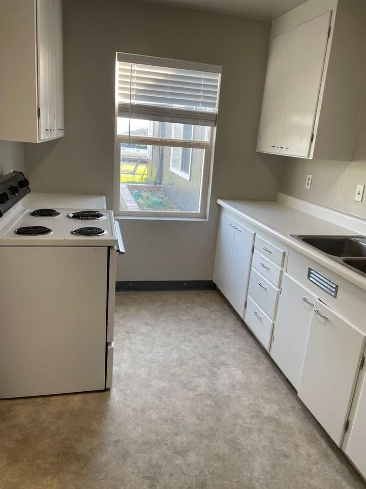 207 & 223 N Hemlock St - Photo 4 of 24