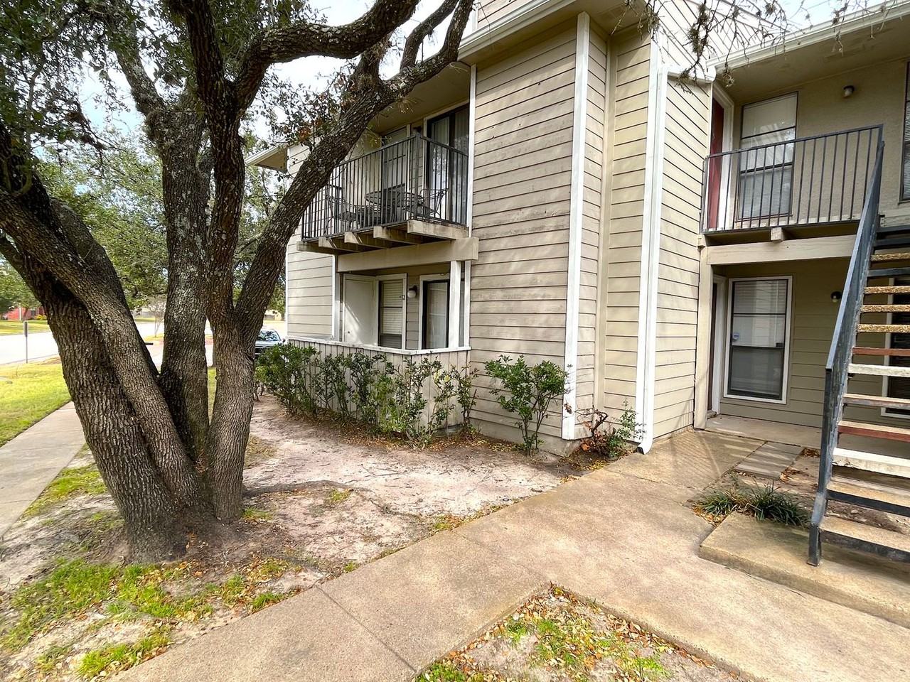 1901 Holleman Dr W #209 - Photo 2 of 15