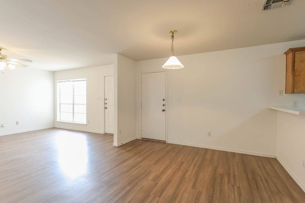 1827 Rawhide Loop - Photo 7 of 23