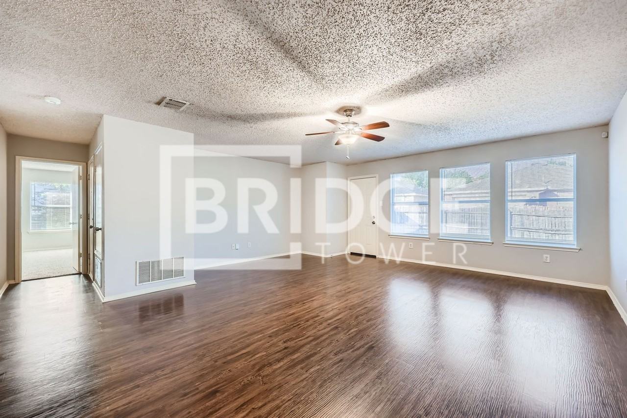 2817 Mcintosh Ct - Photo 2 of 22