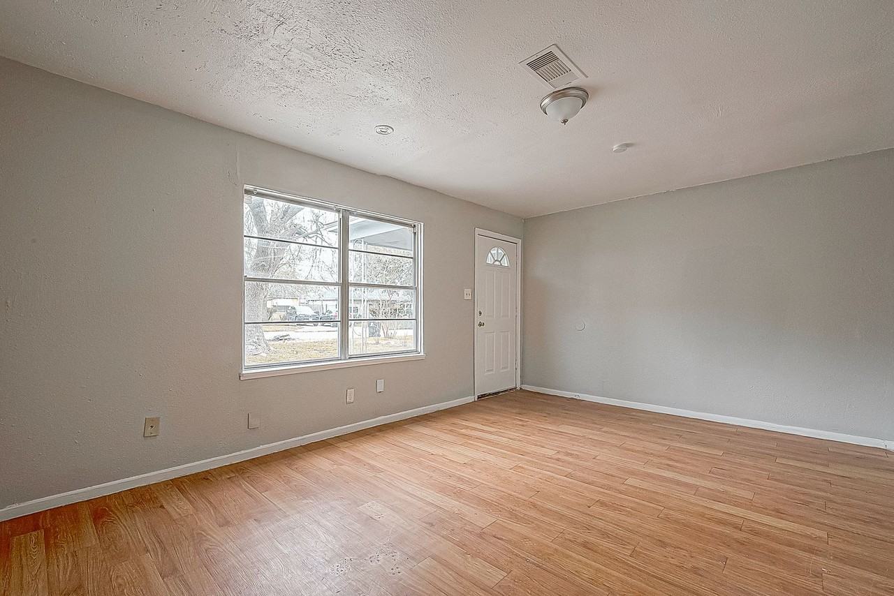 4910 Paradise Ln - Photo 2 of 14