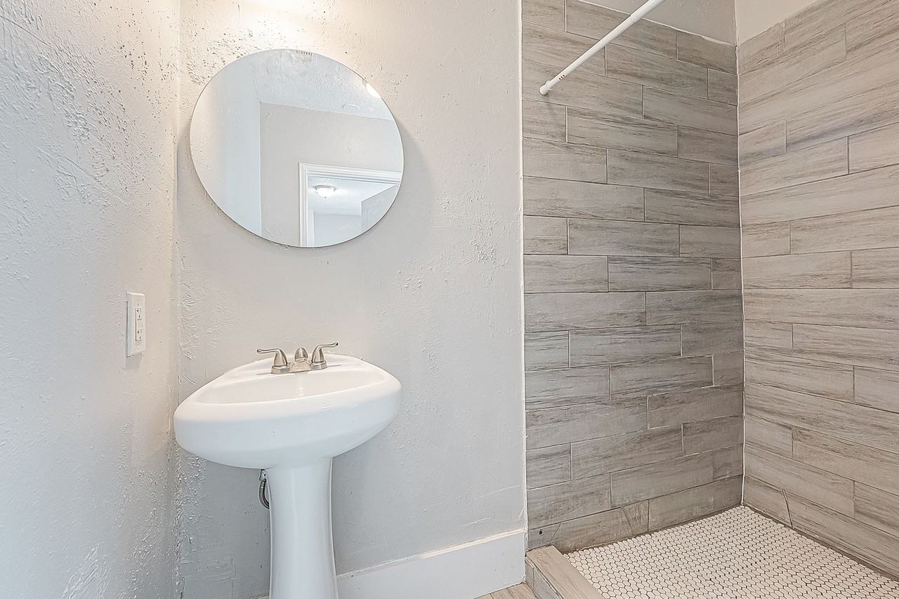 4910 Paradise Ln - Photo 6 of 14