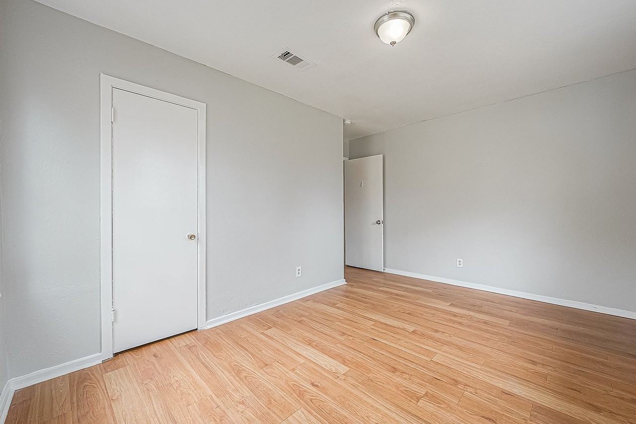 4910 Paradise Ln - Photo 7 of 14