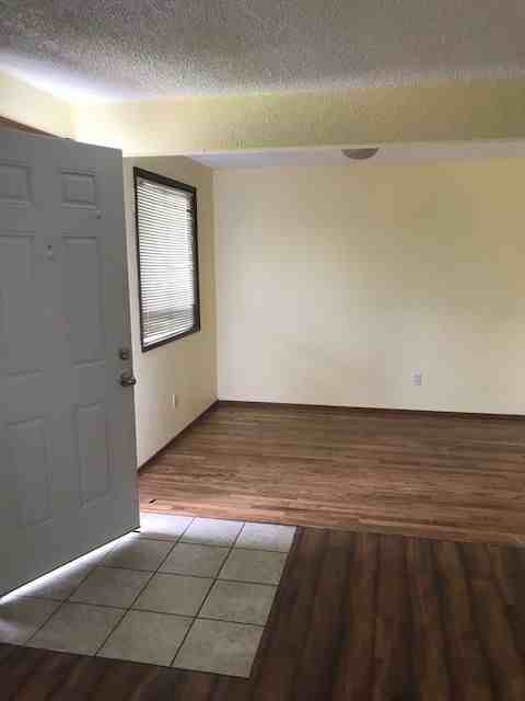 290 Ne Conifer Blvd - Photo 3 of 15
