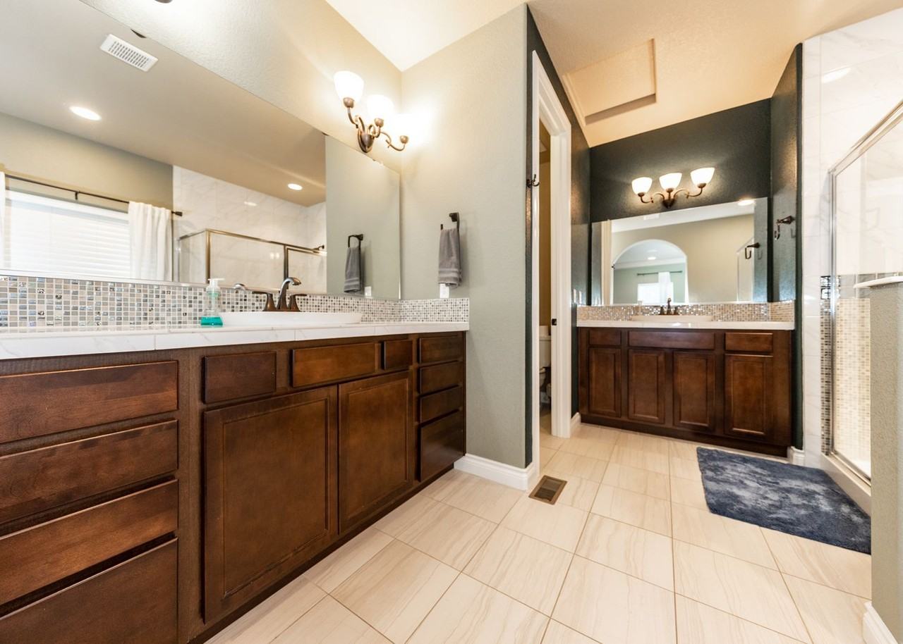 13083 Duckhorn Ct - Photo 5 of 50