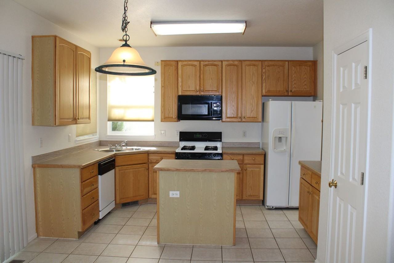 2532 Dallas Creek Ct - Photo 3 of 15